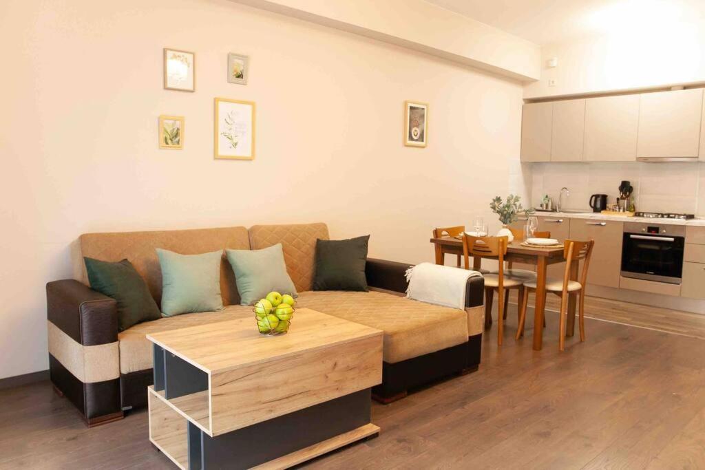Gg Home - Cozy 1 Bedroom Apartment On Kazbegi Avenue 15 第比利斯 外观 照片