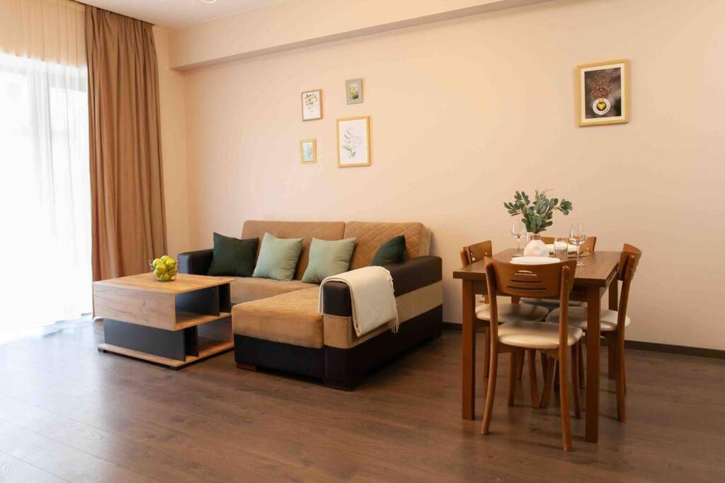 Gg Home - Cozy 1 Bedroom Apartment On Kazbegi Avenue 15 第比利斯 外观 照片