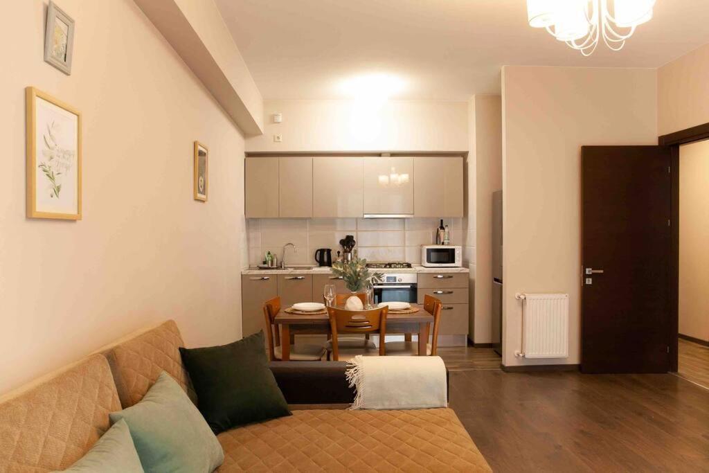 Gg Home - Cozy 1 Bedroom Apartment On Kazbegi Avenue 15 第比利斯 外观 照片